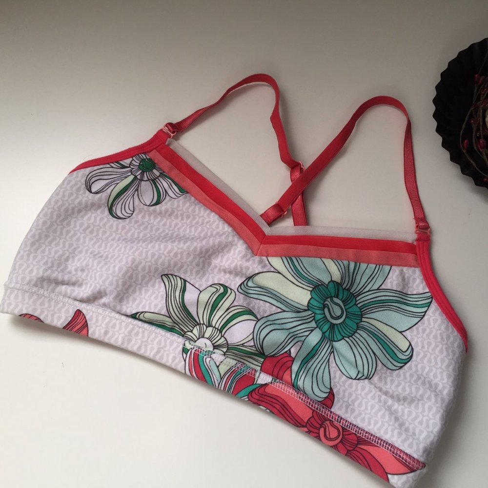 Lululemon Cross Back Bra - size 6